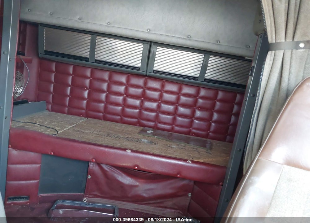 1994 PETERBILT 379 VIN: 1XP5D68XXRN360230