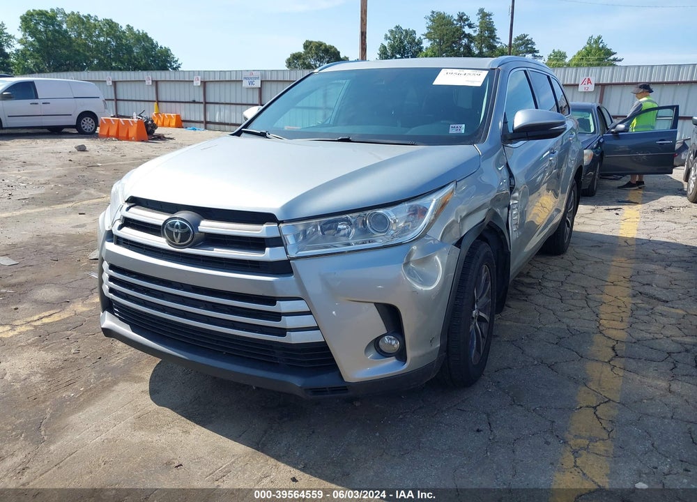 2019 TOYOTA HIGHLANDER XLE VIN: 5TDJZRFH8KS604505