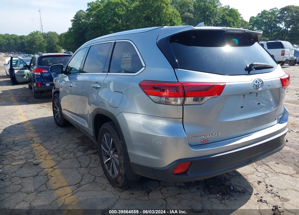 2019 TOYOTA HIGHLANDER XLE VIN: 5TDJZRFH8KS604505
