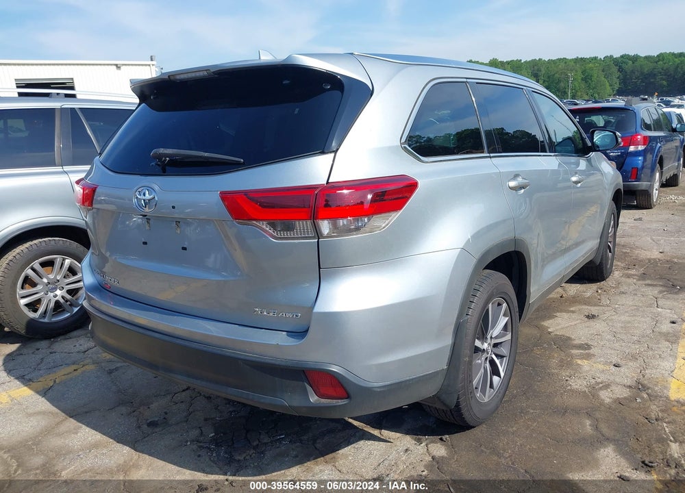 2019 TOYOTA HIGHLANDER XLE VIN: 5TDJZRFH8KS604505