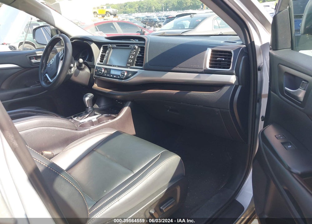 2019 TOYOTA HIGHLANDER XLE VIN: 5TDJZRFH8KS604505