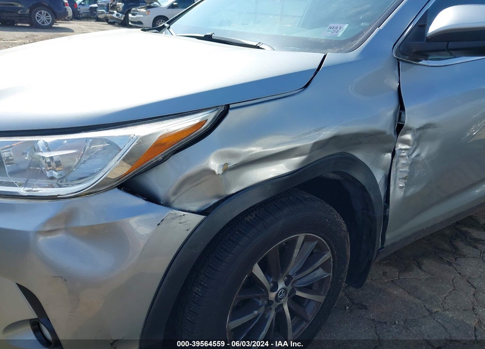 2019 TOYOTA HIGHLANDER XLE VIN: 5TDJZRFH8KS604505