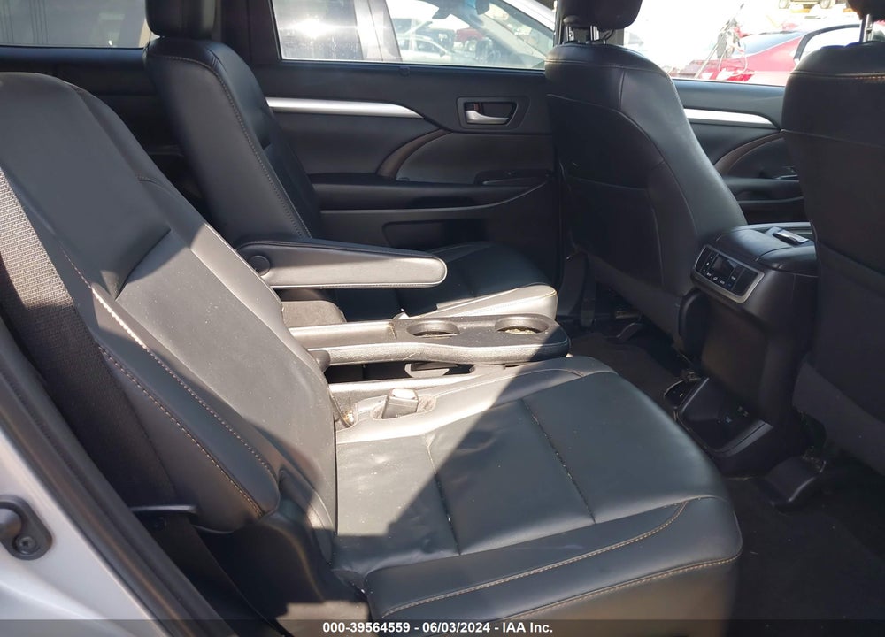 2019 TOYOTA HIGHLANDER XLE VIN: 5TDJZRFH8KS604505