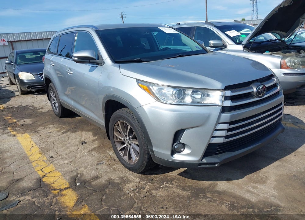 2019 TOYOTA HIGHLANDER XLE VIN: 5TDJZRFH8KS604505