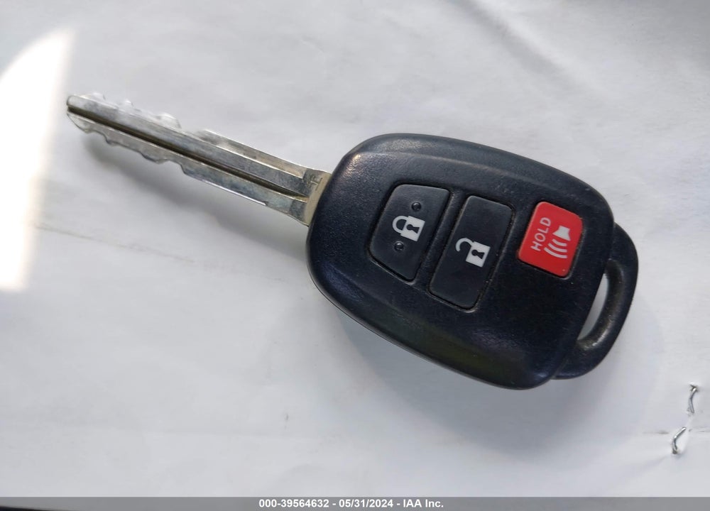 2015 TOYOTA RAV4 XLE VIN: JTMWFREV0FJ049347