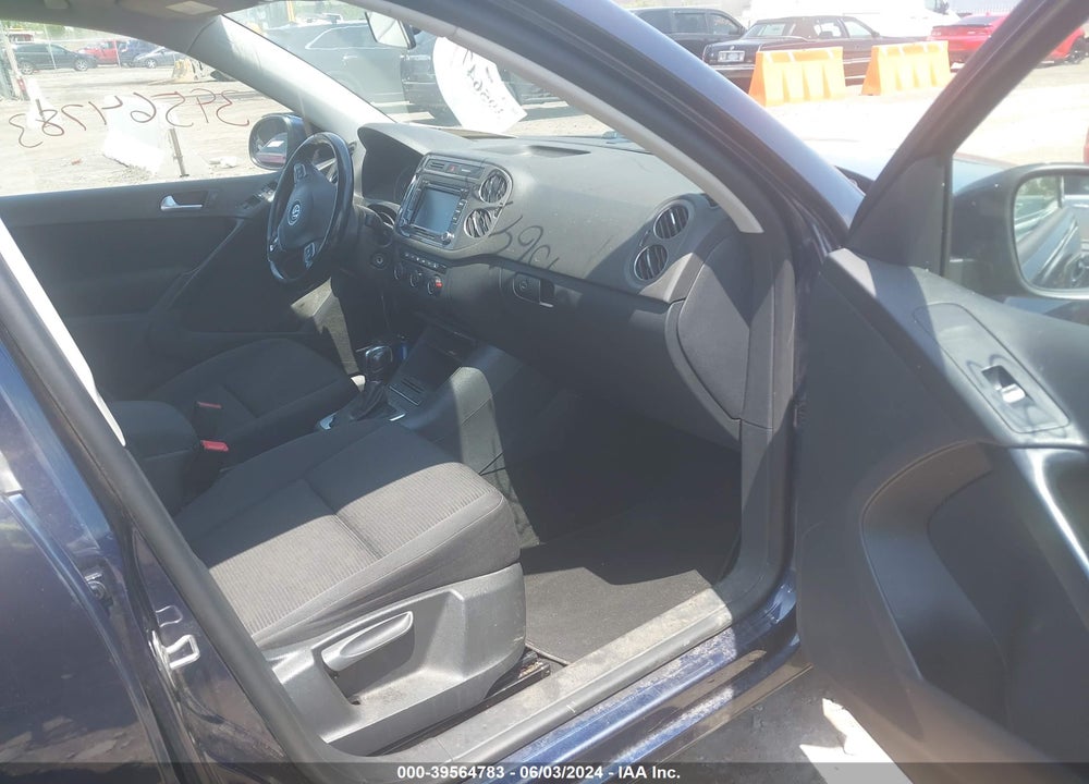2015 VOLKSWAGEN TIGUAN S VIN: WVGAV7AX0FW588395