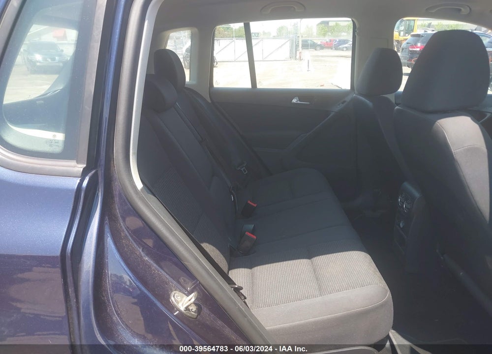 2015 VOLKSWAGEN TIGUAN S VIN: WVGAV7AX0FW588395