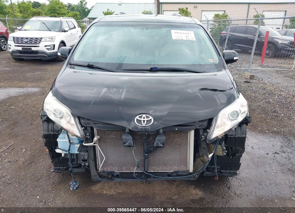 2014 TOYOTA SIENNA LIMITED V6 7 PASSENGER VIN: 5TDYK3DC6ES457595