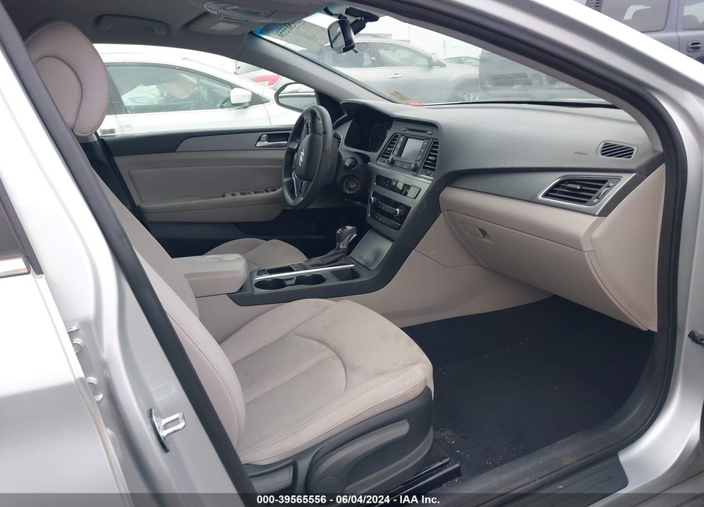 2015 HYUNDAI SONATA SE VIN: 5NPE24AF1FH167022