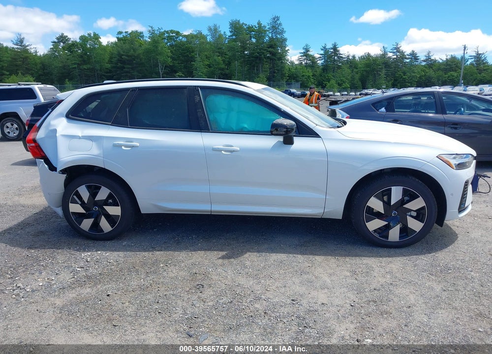 2024 VOLVO XC60 RECHARGE PLUG-IN HYBRID T8 PLUS DARK THEME VIN: YV4H60DL9R1904018