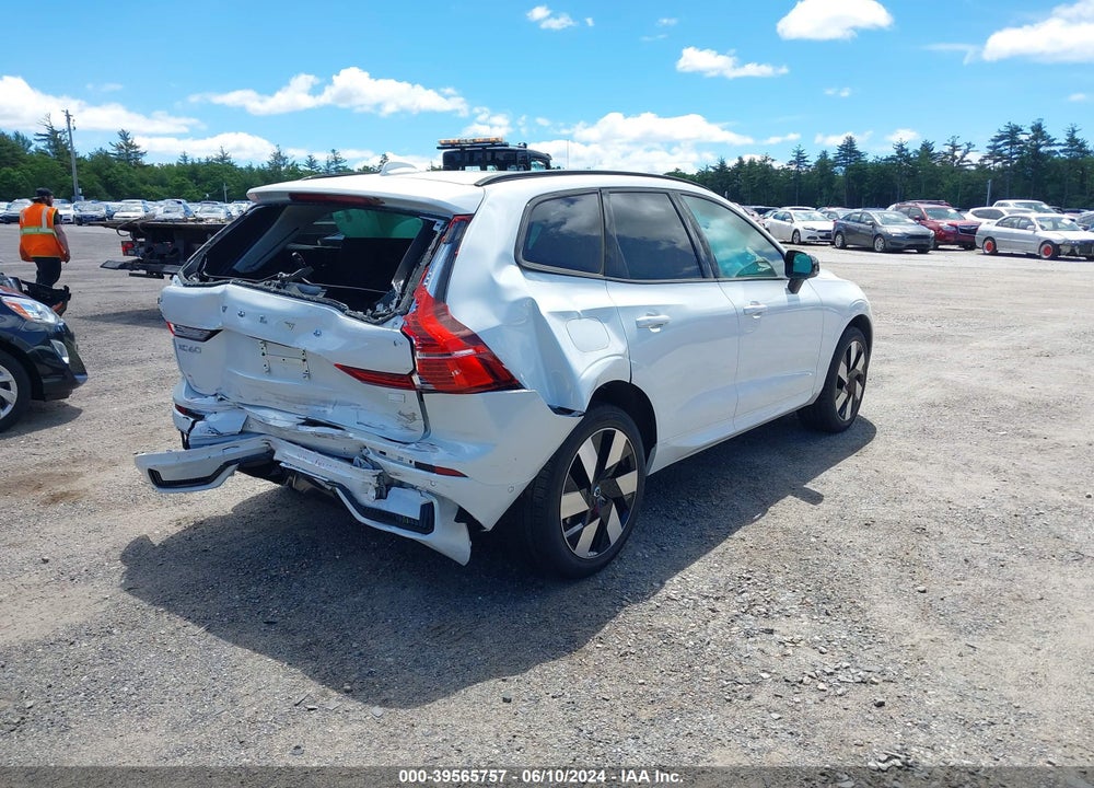 2024 VOLVO XC60 RECHARGE PLUG-IN HYBRID T8 PLUS DARK THEME VIN: YV4H60DL9R1904018
