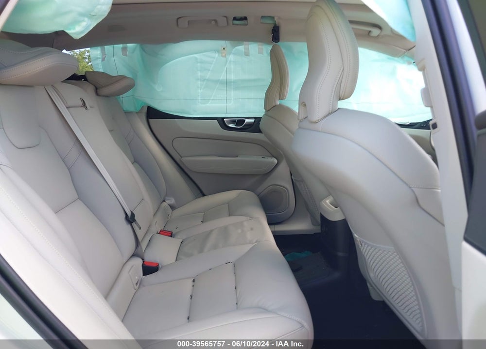 2024 VOLVO XC60 RECHARGE PLUG-IN HYBRID T8 PLUS DARK THEME VIN: YV4H60DL9R1904018