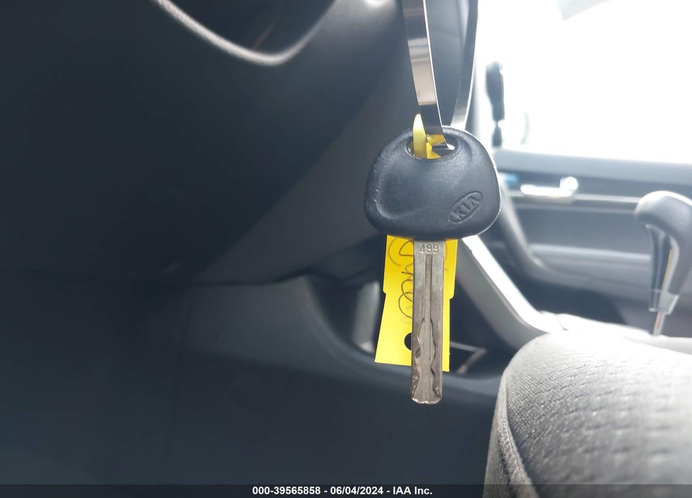 2012 KIA SORENTO VIN: 5XYKTDA62CG210236
