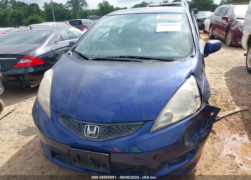 2011 HONDA FIT SPORT VIN: JHMGE8H57BC024052