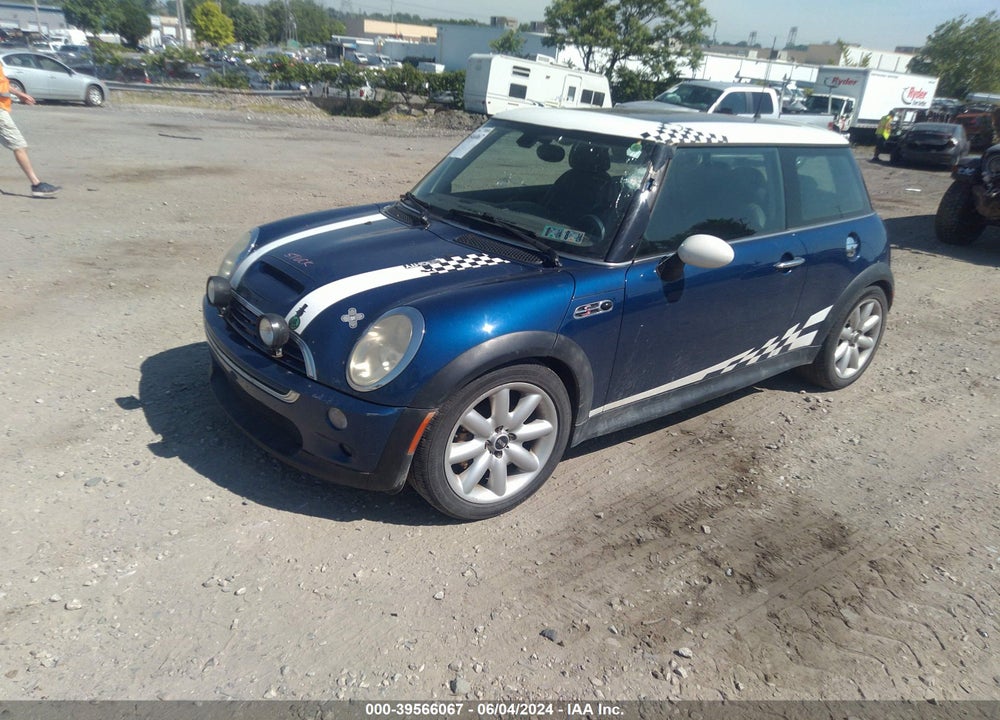 2004 MINI COOPER S VIN: WMWRE334X4TD76895