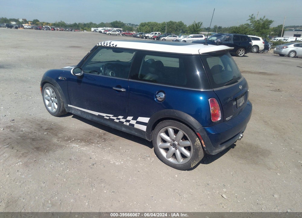 2004 MINI COOPER S VIN: WMWRE334X4TD76895