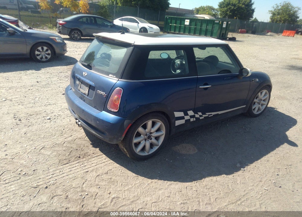2004 MINI COOPER S VIN: WMWRE334X4TD76895