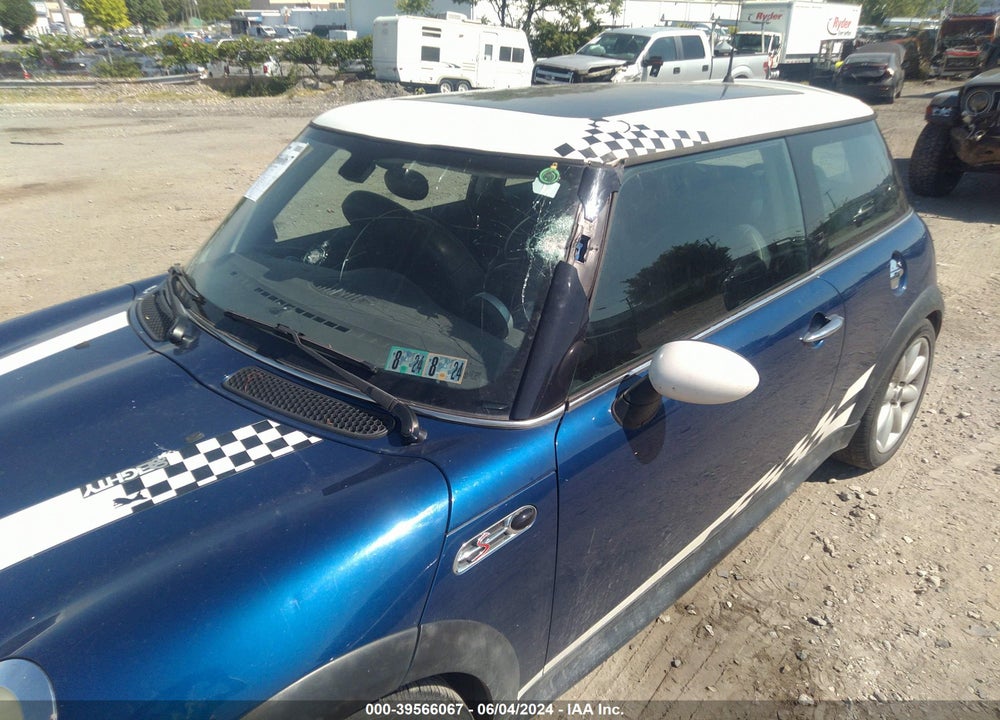 2004 MINI COOPER S VIN: WMWRE334X4TD76895