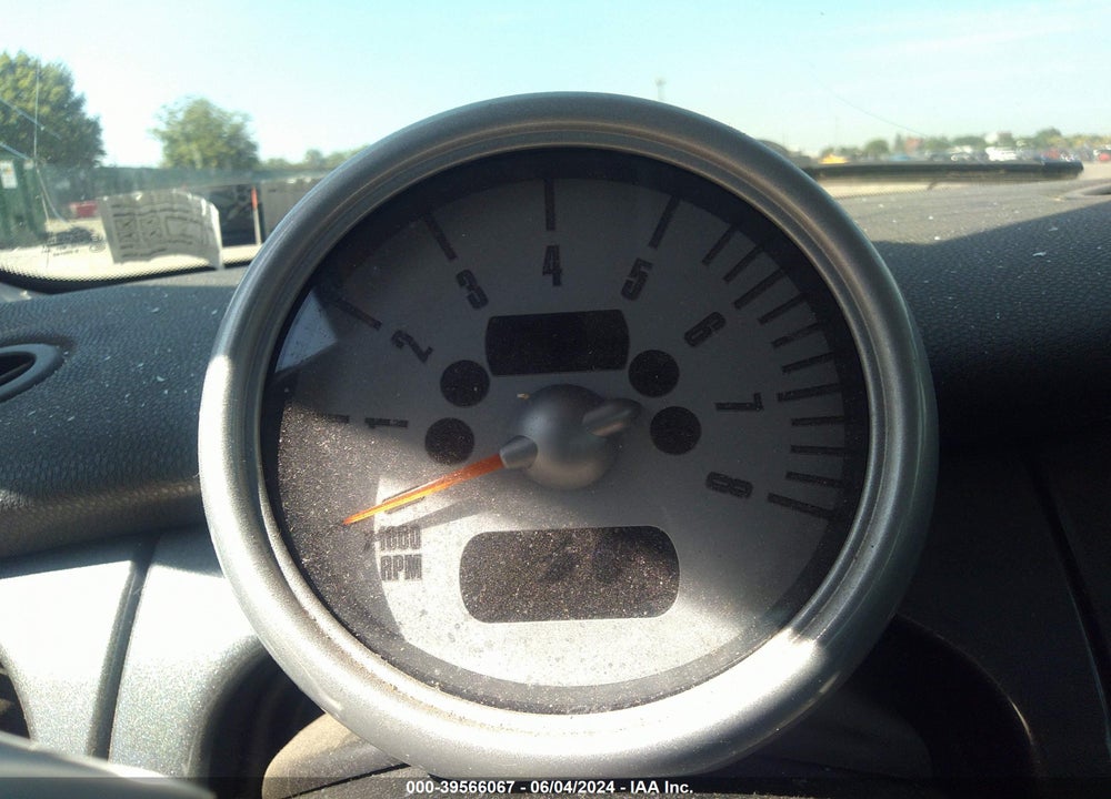 2004 MINI COOPER S VIN: WMWRE334X4TD76895