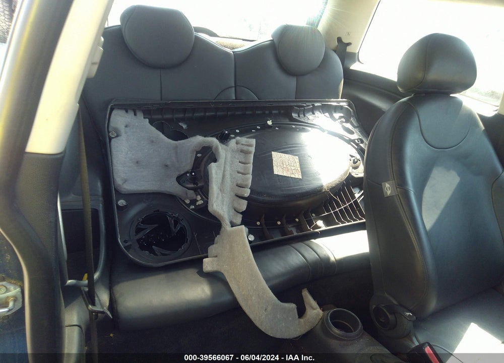 2004 MINI COOPER S VIN: WMWRE334X4TD76895