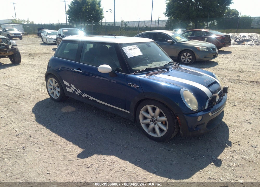 2004 MINI COOPER S VIN: WMWRE334X4TD76895