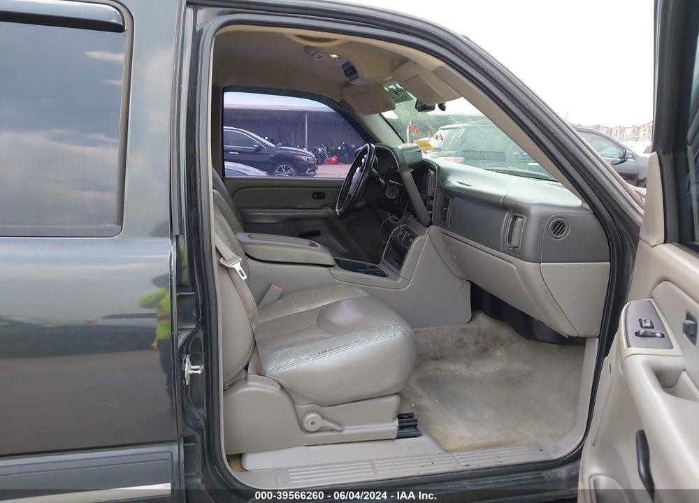 2005 CHEVROLET TAHOE LS VIN: 1GNEC13T35R218176