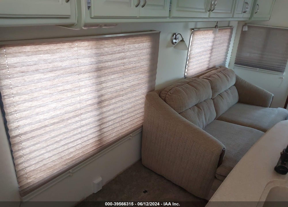 2008 FLEETWOOD QUANTUM 355RLQS VIN: 4CV5R352184287936