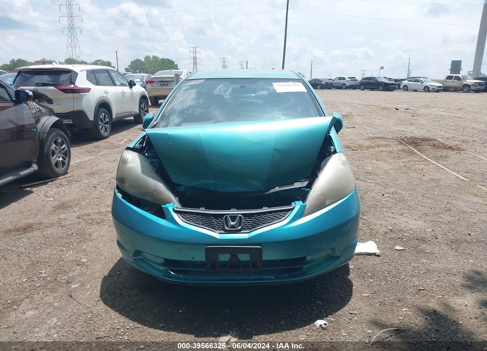 2013 HONDA FIT VIN: JHMGE8H3XDC023057