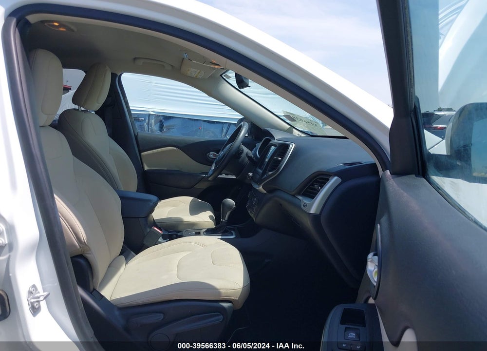 2016 JEEP CHEROKEE LATITUDE VIN: 1C4PJLCB3GW369839