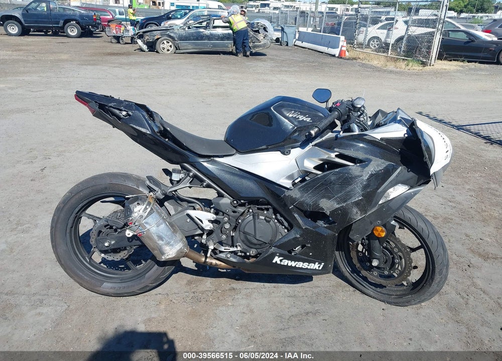 2018 KAWASAKI EX400 VIN: JKAEXKG18JDA12576
