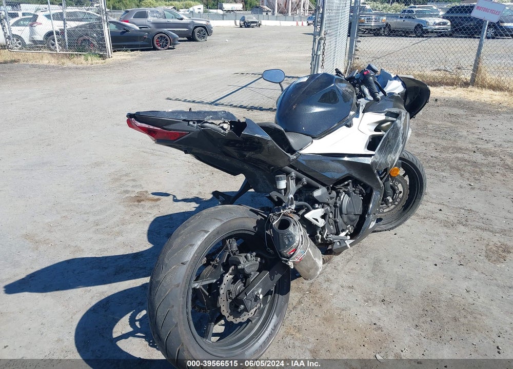 2018 KAWASAKI EX400 VIN: JKAEXKG18JDA12576
