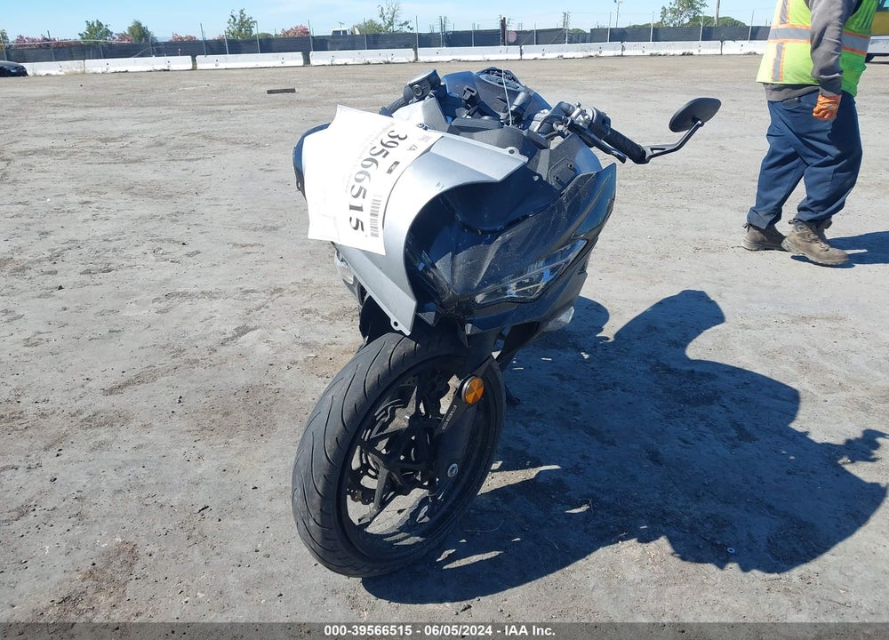 2018 KAWASAKI EX400 VIN: JKAEXKG18JDA12576