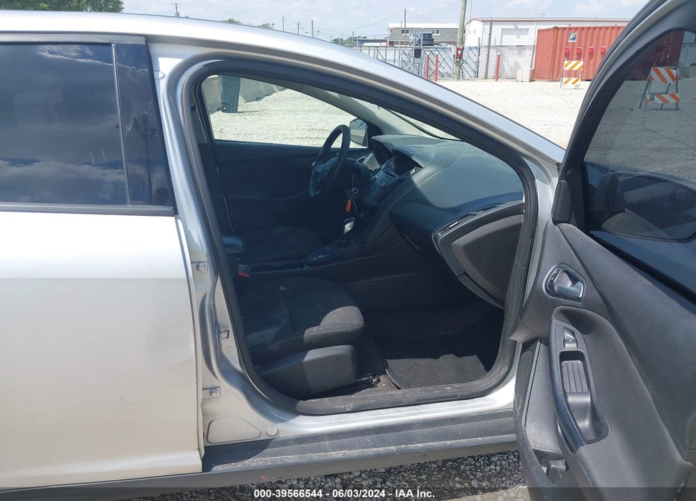 2016 FORD FOCUS SE VIN: 1FADP3K29GL325337