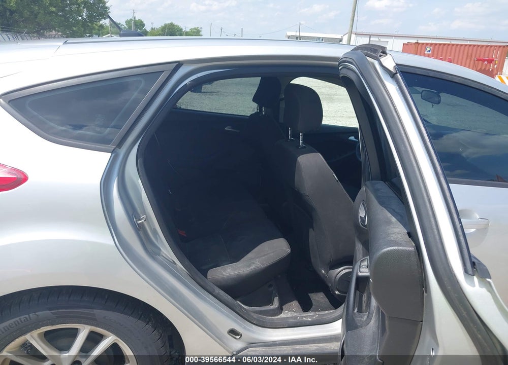 2016 FORD FOCUS SE VIN: 1FADP3K29GL325337
