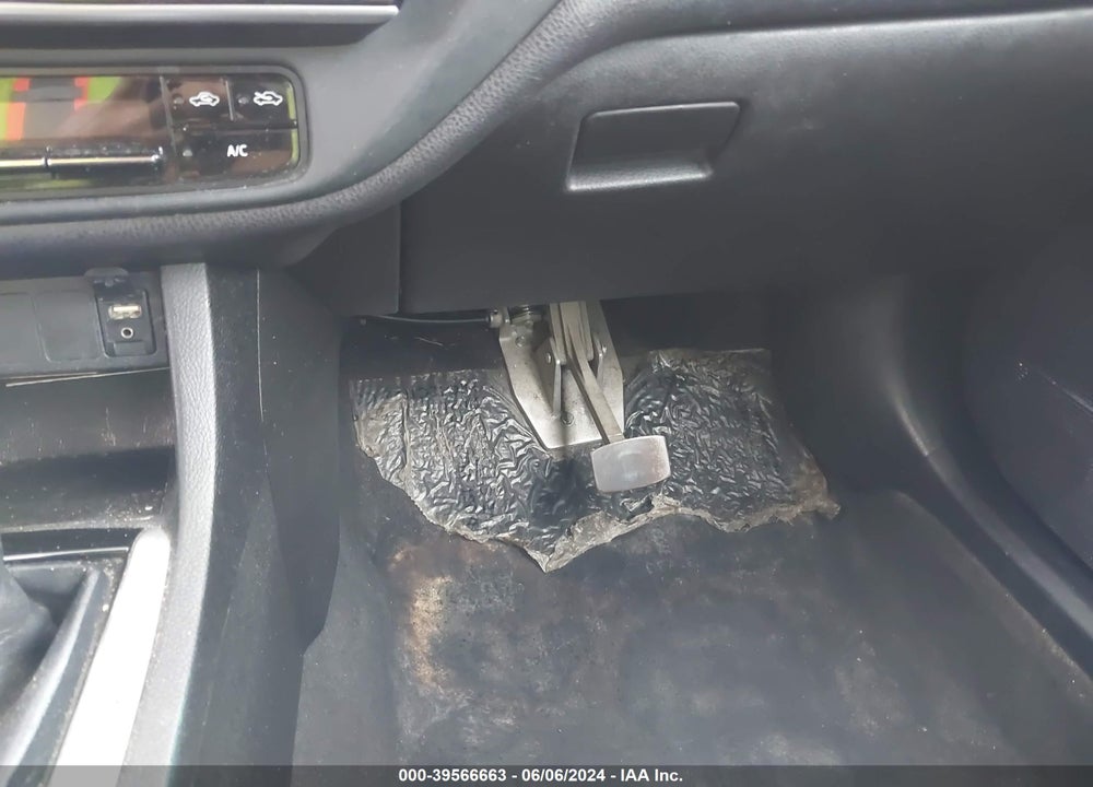 2017 TOYOTA COROLLA LE VIN: 5YFBURHE2HP616401