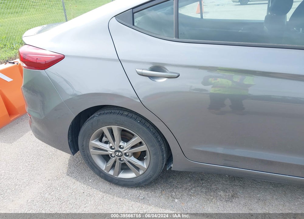 2018 HYUNDAI ELANTRA SEL VIN: 5NPD84LF6JH249425