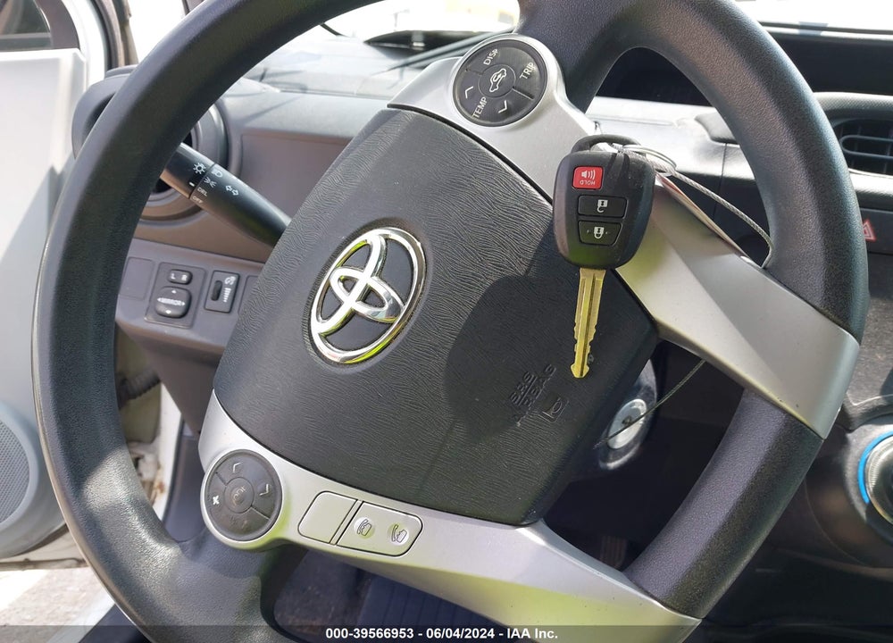 2013 TOYOTA PRIUS C ONE VIN: JTDKDTB32D1554680