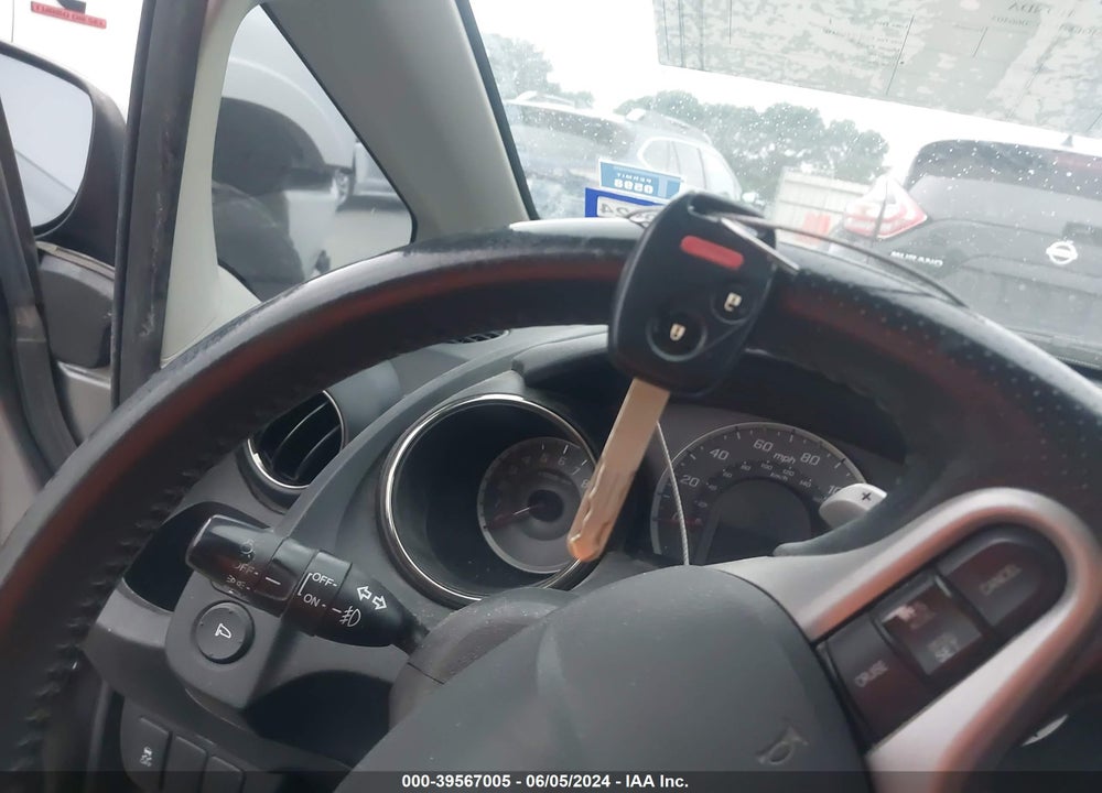 2013 HONDA FIT SPORT VIN: JHMGE8H57DC066403