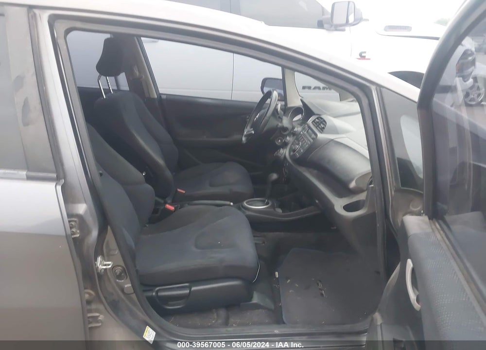 2013 HONDA FIT SPORT VIN: JHMGE8H57DC066403