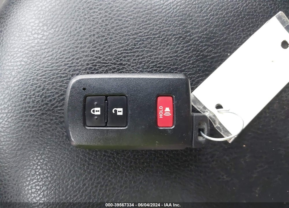 2018 TOYOTA RAV4 XLE VIN: 2T3WFREV3JW405901