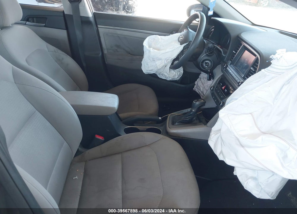 2018 HYUNDAI ELANTRA SEL VIN: 5NPD84LF4JH301389
