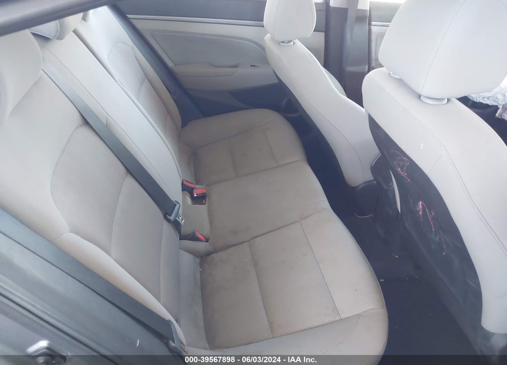 2018 HYUNDAI ELANTRA SEL VIN: 5NPD84LF4JH301389
