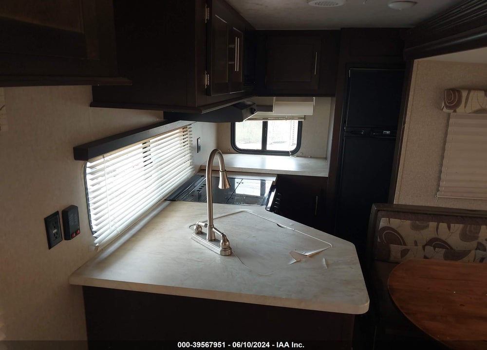 2016 FOREST RIV 29 FT VIN: 4X4TCKC23GX122439