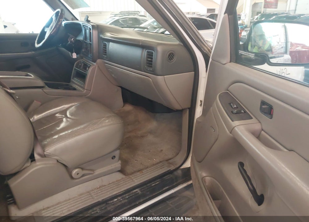 2005 CHEVROLET TAHOE LS/LT/Z71 VIN: 1GNEK13T45J181849
