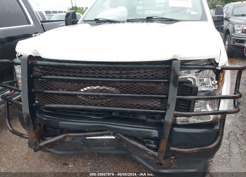 2019 FORD F-350 CHASSIS XL VIN: 1FDRF3H60KEG86221