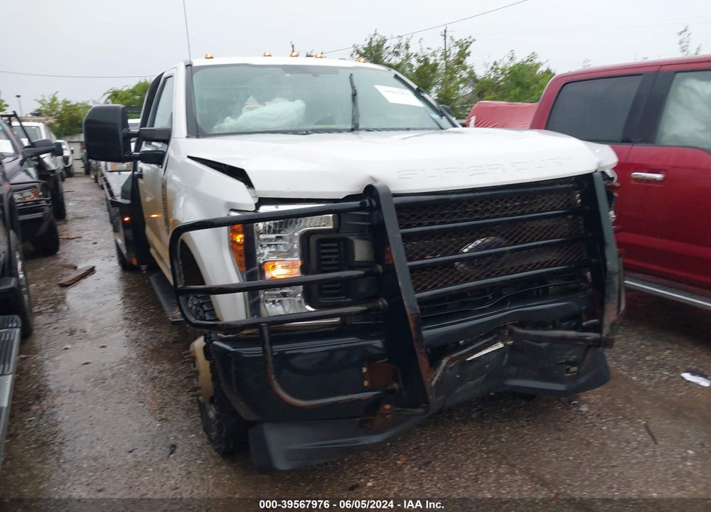 2019 FORD F-350 CHASSIS XL VIN: 1FDRF3H60KEG86221