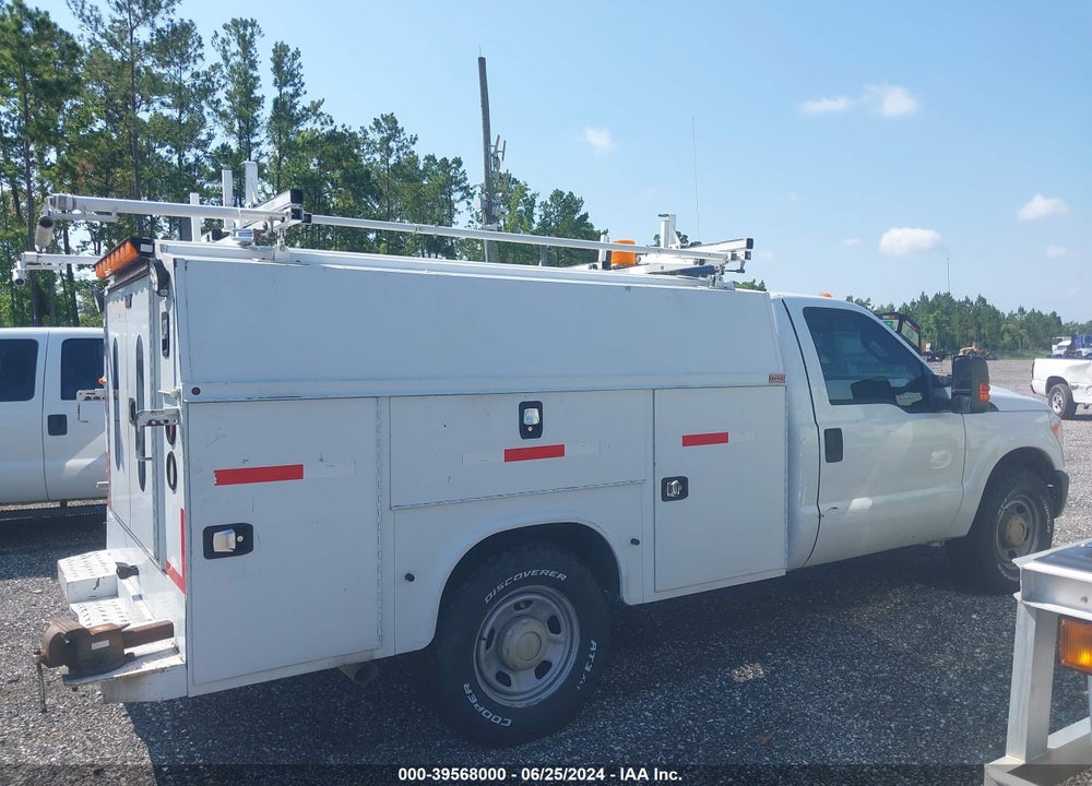 2015 FORD F-350 CHASSIS XL VIN: 1FDRF3E69FEB14865