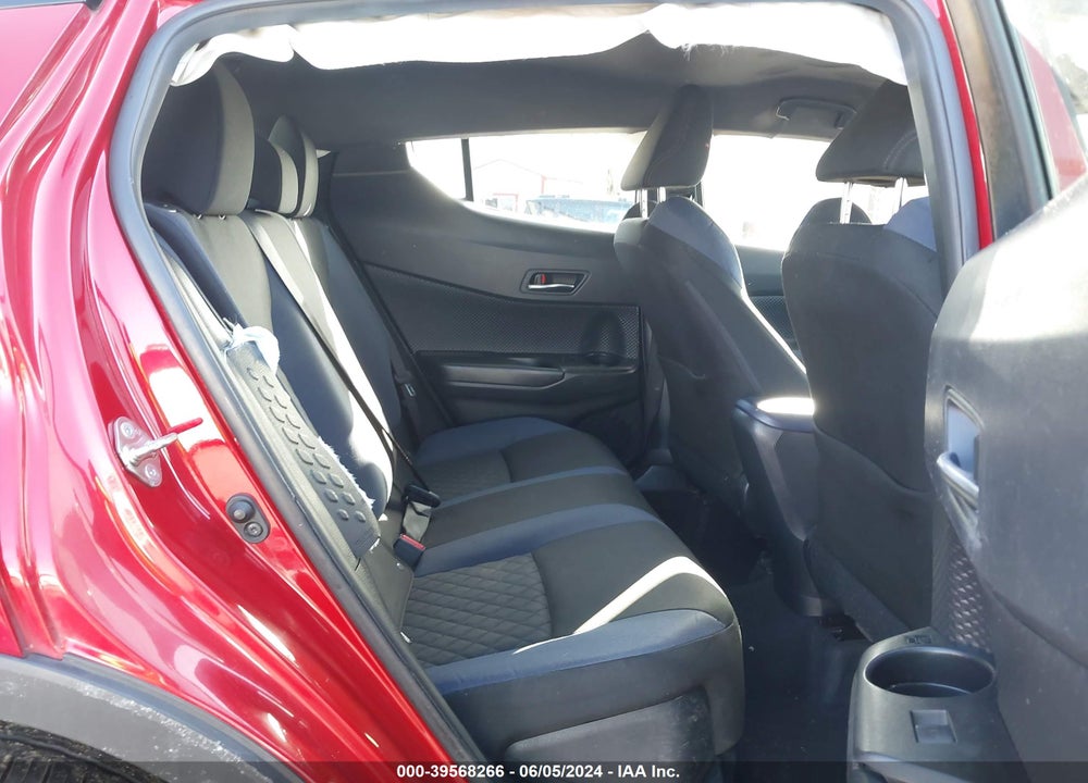 2021 TOYOTA C-HR XLE VIN: JTNKHMBX0M1120511