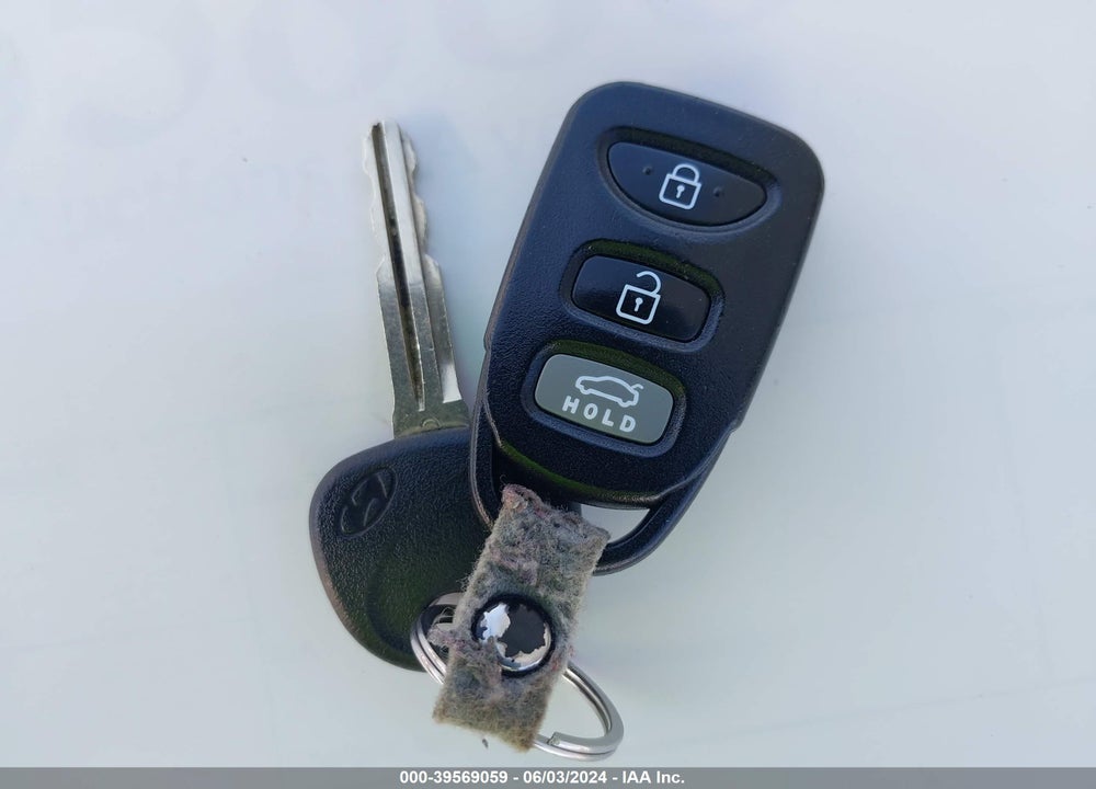 2015 HYUNDAI ELANTRA SE VIN: 5NPDH4AE5FH564217