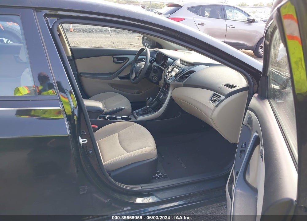 2015 HYUNDAI ELANTRA SE VIN: 5NPDH4AE5FH564217